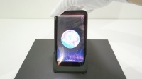 Компания AUO показала первый в мире гибкий смартфон