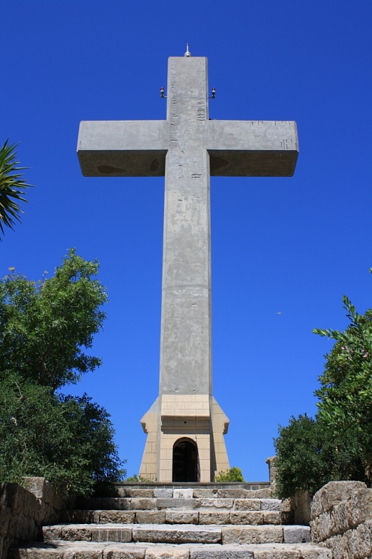 Крест на горе Фелеримос (на него можно подняться.