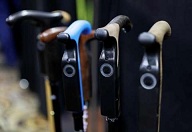 Трость Smartcane следит не только за активностью пользователя