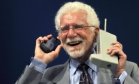 Сотовому телефону исполнилось 40 лет Сотовому телефону исполнилось 40 лет