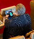 Премьер-министр Норвегии была поймана за игрой Pokemon GO прямо в парламенте