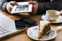 Google планирует предоставлять заведениям оборудование и ПО для Wi-Fi взамен на данные об их клиентах Google планирует предоставлять заведениям оборудование и ПО для Wi-Fi взамен на данные об их клиентах