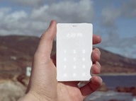 "Антисмартфон" Light Phone поможет избавиться от смартфонной зависимости